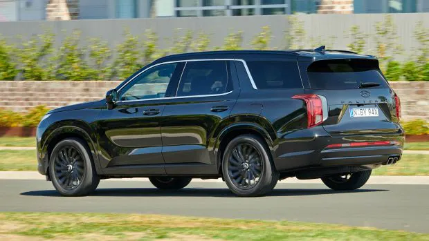 2024 Hyundai Palisade Calligraphy Black Ink rear 3/4