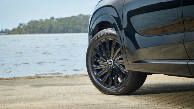 2024 Hyundai Palisade Calligraphy Black Ink wheel shot