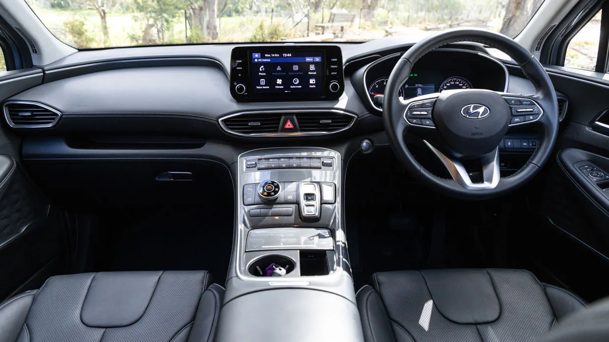 Hyundai Santa Fe Active 2.2D 2023 interior