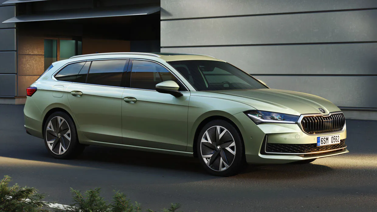 New Skoda Superb 2025: 195kW liftback and wagon coming to Australia with more practicality and tech