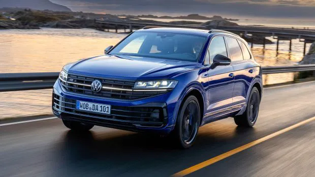 Volkswagen Touareg R eHybrid 2024 - front 3/4
