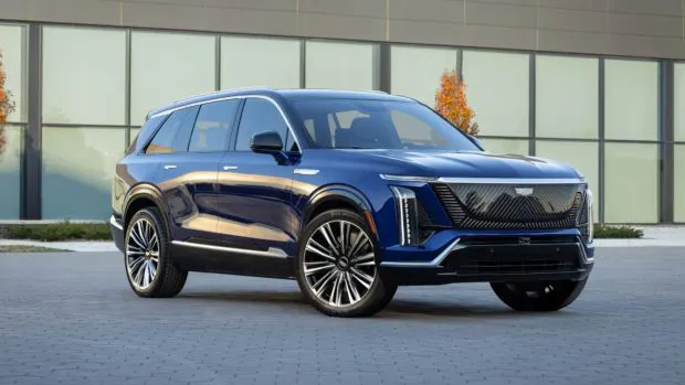 2026 Cadillac Vistiq front 3/4 static shot