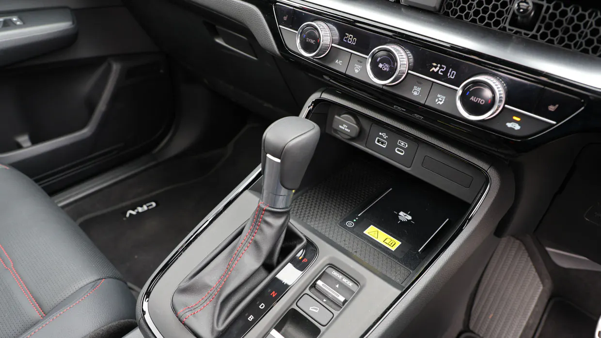 Honda CR-V e-HEV RS 2023 shifter
