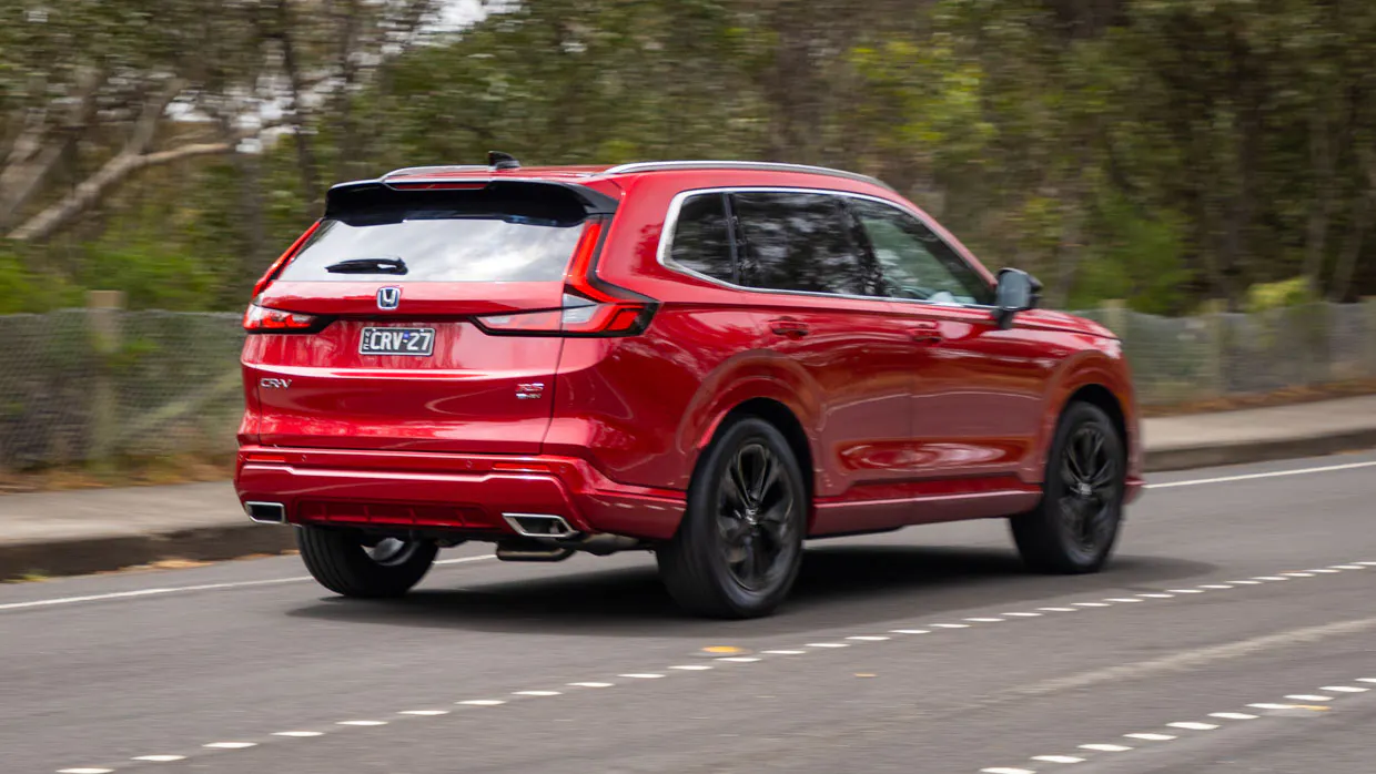 Honda CR-V e-HEV RS 2023 driving rear