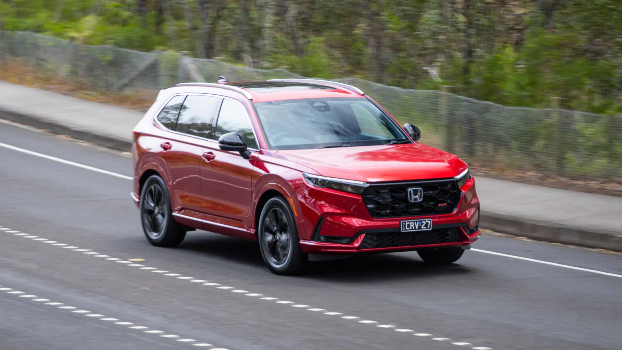 Honda CR-V e-HEV RS 2023 driving front 2