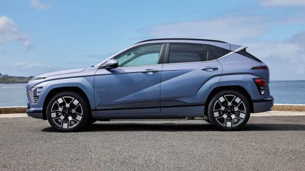 Hyundai Kona Electric Premium 2024 side
