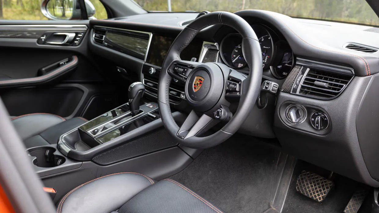 Porsche Macan T 2024 interior 2