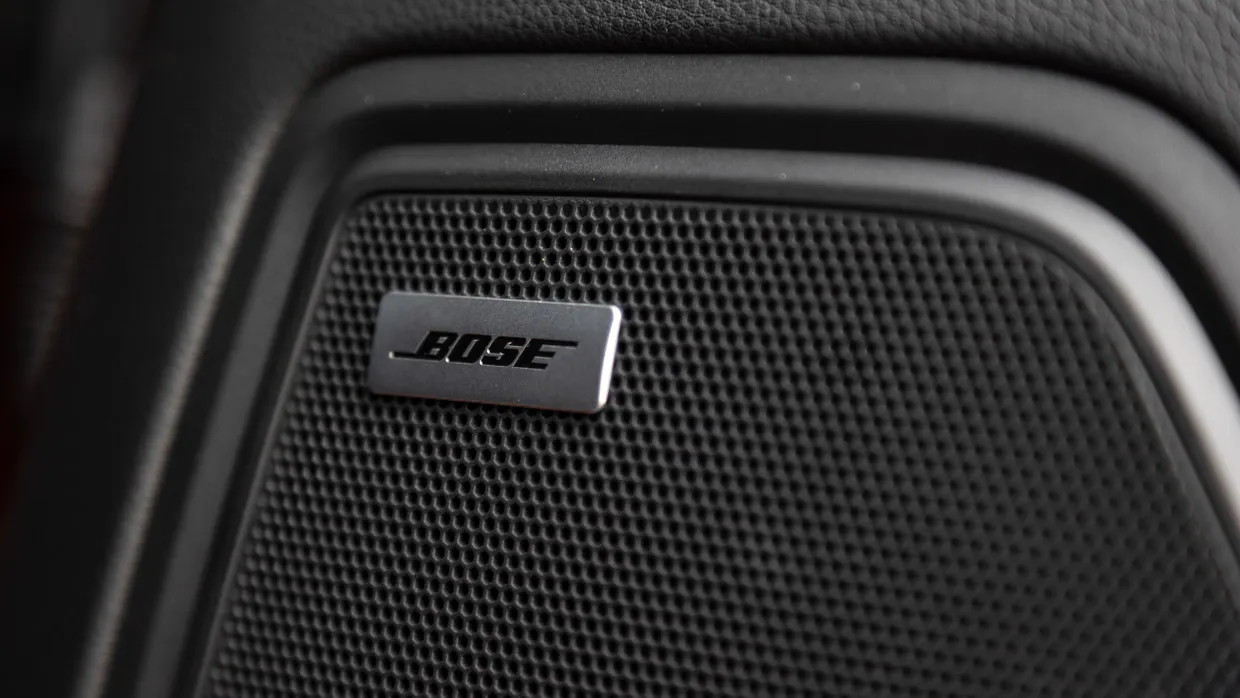 Porsche Macan T 2024 stereo