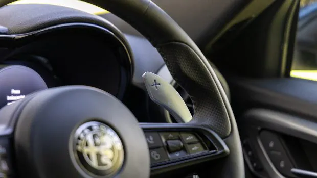 interiorAlfa Romeo Tonale Veloce PHEV 2024 interior shifter paddles
