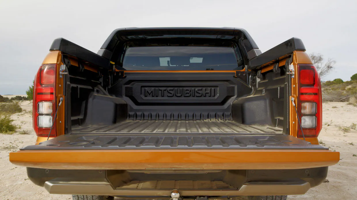 Mitsubishi Triton GSR 2024 tray