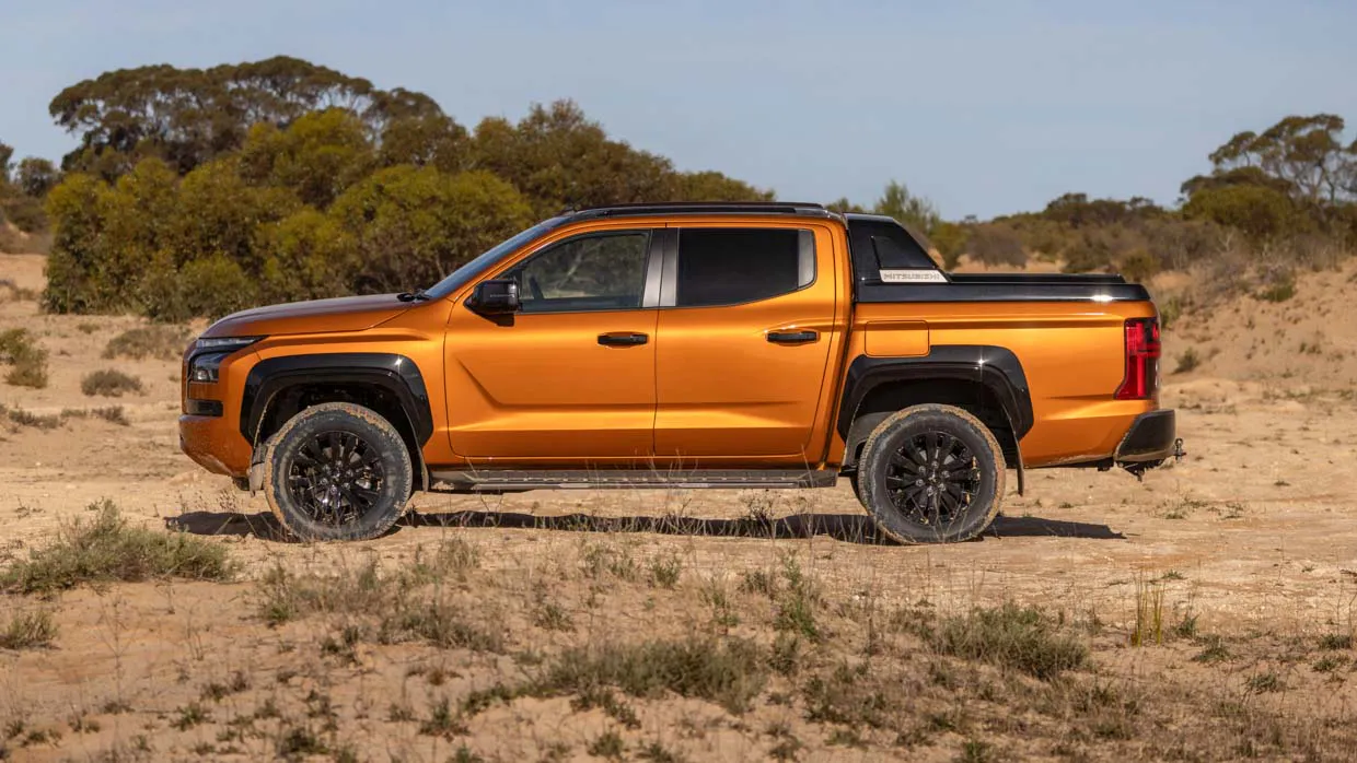 Mitsubishi Triton GSR 2024 side