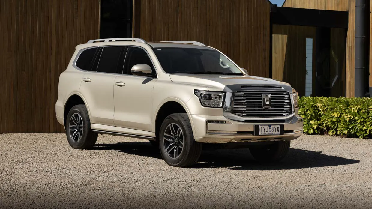 GWM Tank 500 Ultra Hybrid 2024 front 3/4 3