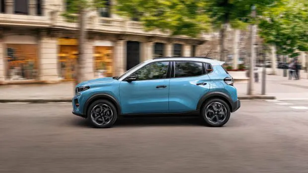 2024 Citroen C3 petrol model side angle driving shot