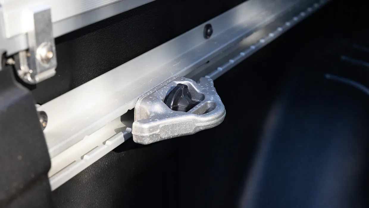 Nissan Navara Pro-4X 2024 tray detail