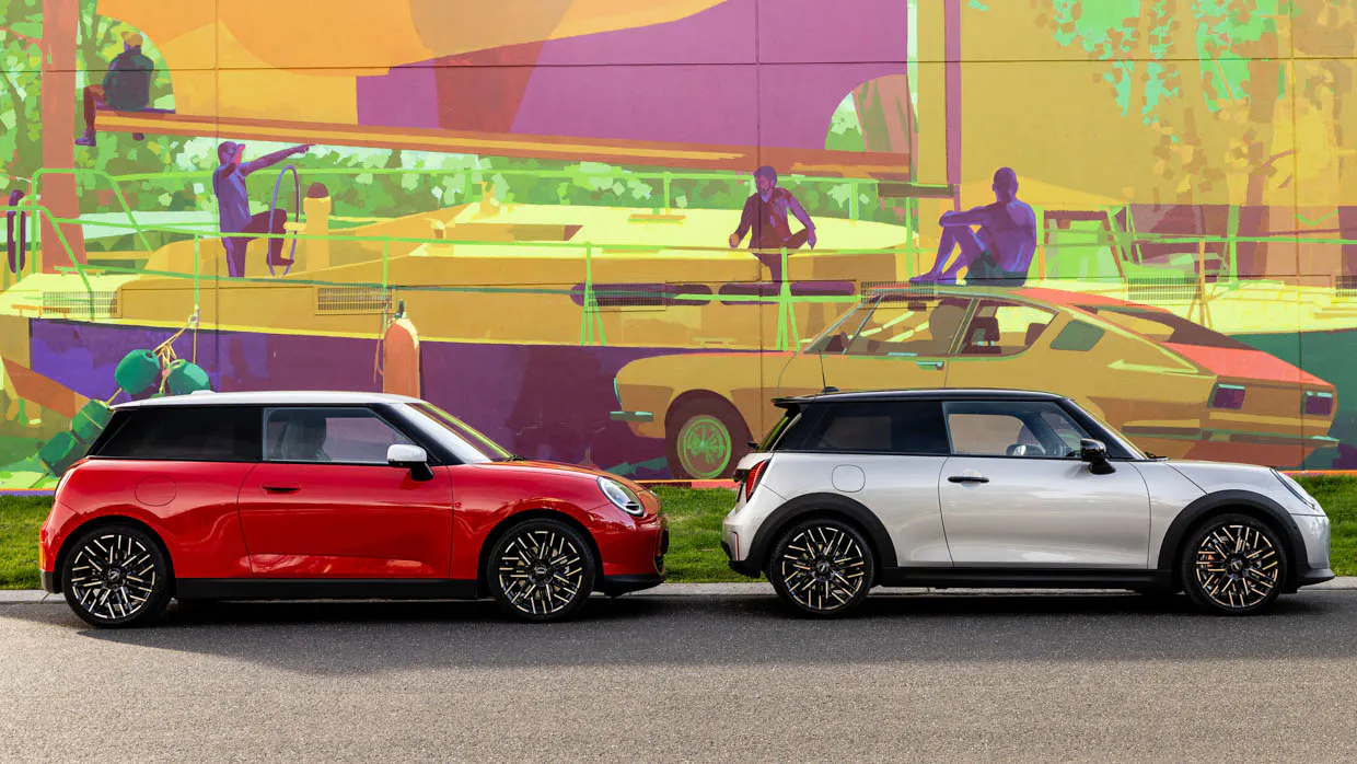 2024 Mini Cooper SE side profile duo shot