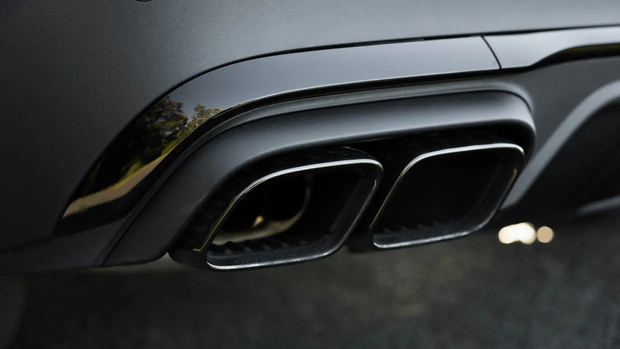 2024 Mercedes-AMG GLC 63 S exhaust pipes