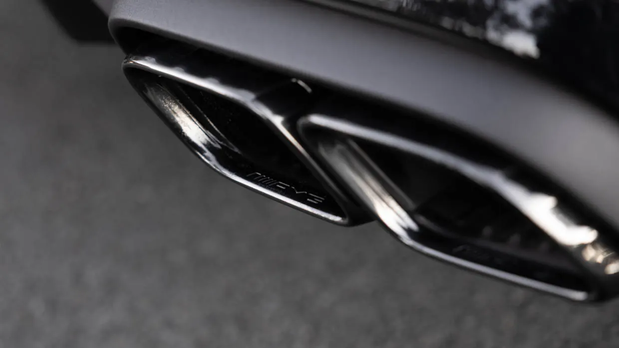 2024 Mercedes-AMG GLC 63 S exhaust pipes 2