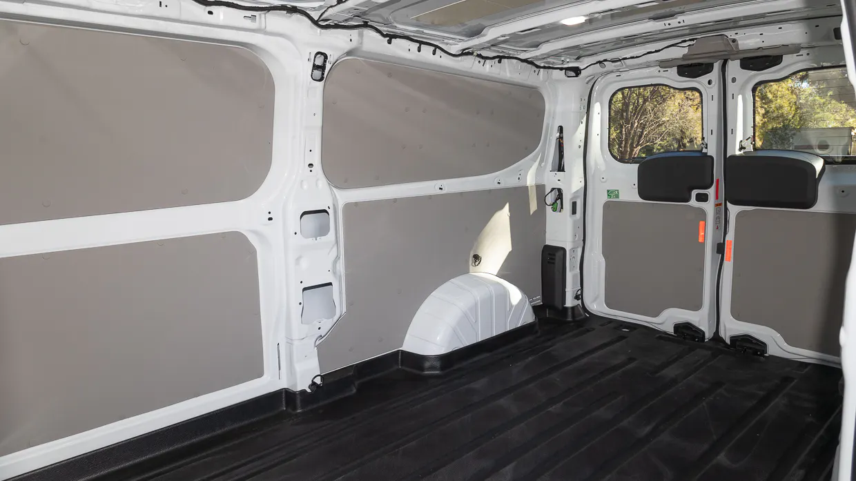 Ford Transit Custom Trend 2024 load area 3