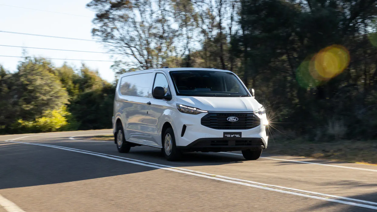 Ford Transit Custom Trend 2024 driving
