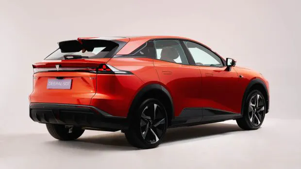 2024 Deepal S07 SUV rear 3/4 studio shot
