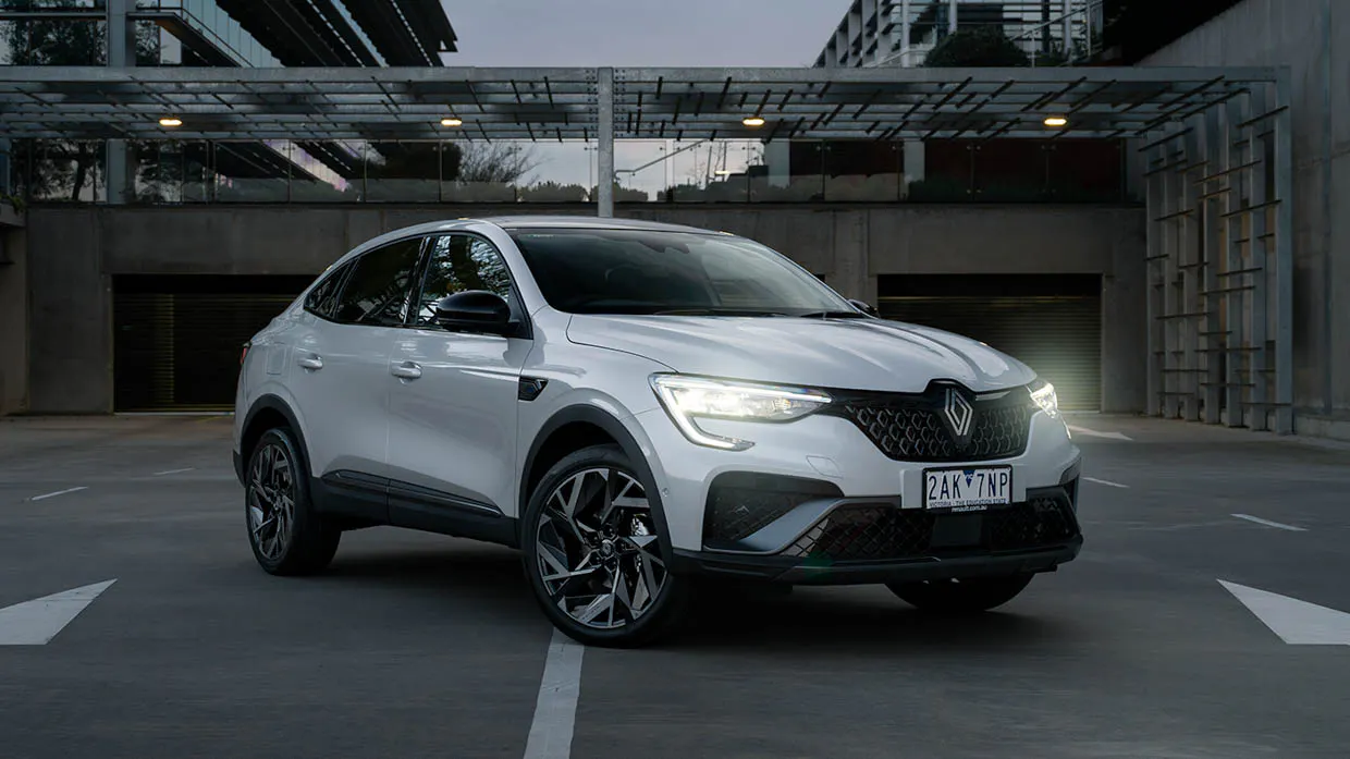 2024 Renault Arkana Esprit Alpine front 3/4