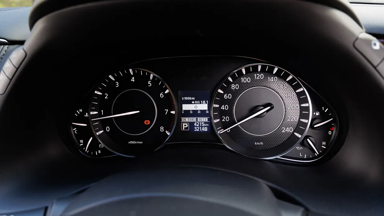 2024 Nissan Patrol Ti-L interior driver cluster