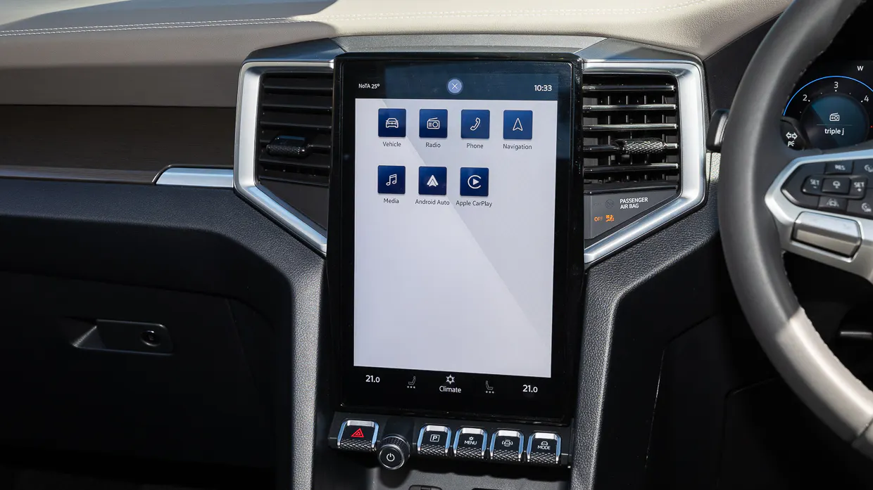 2024 Volkswagen Amarok Style TDI500 centre touchscreen