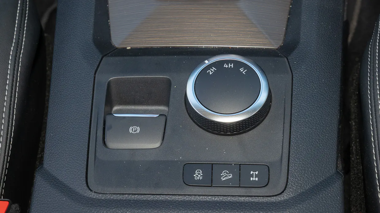 2024 Volkswagen Amarok Style TDI500 four wheel drive mode selector