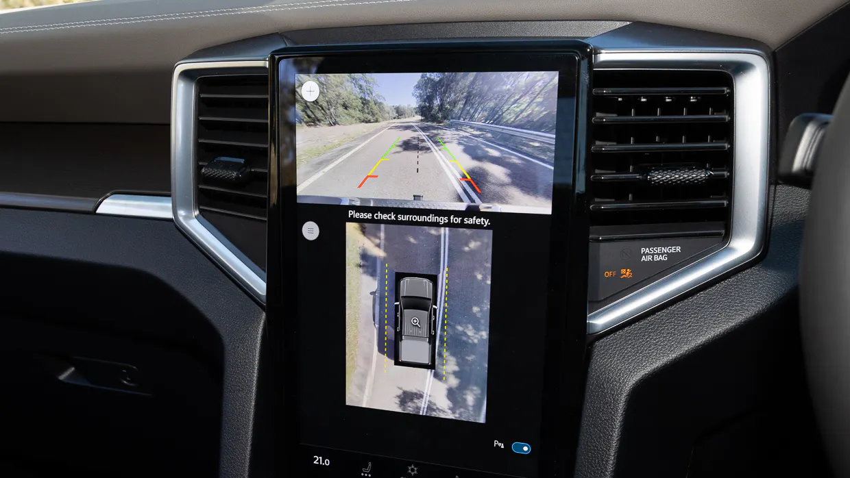 2024 Volkswagen Amarok Style TDI500 touchscreen reversing camera