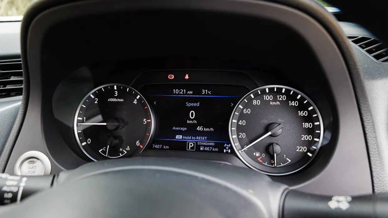 Nissan Navara Pro-4X Warrior 2025 interior gauges