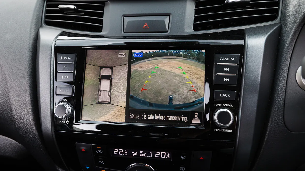 Nissan Navara Pro-4X Warrior 2025 interior screen