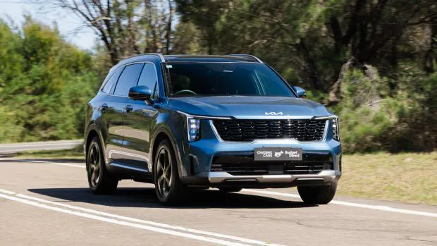 Kia Sorento HEV 2024 driving