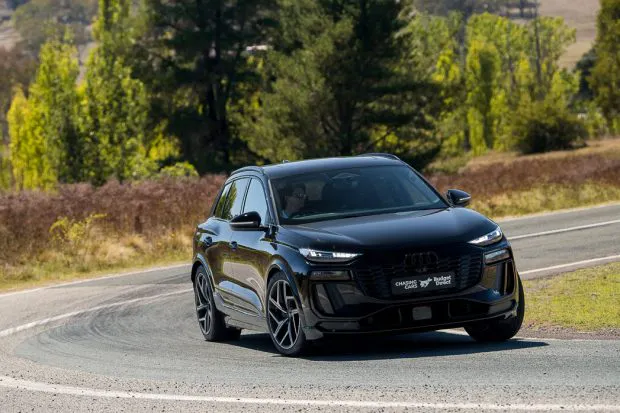 Audi Q6_e-Tron Quattro 2025 driving front 4