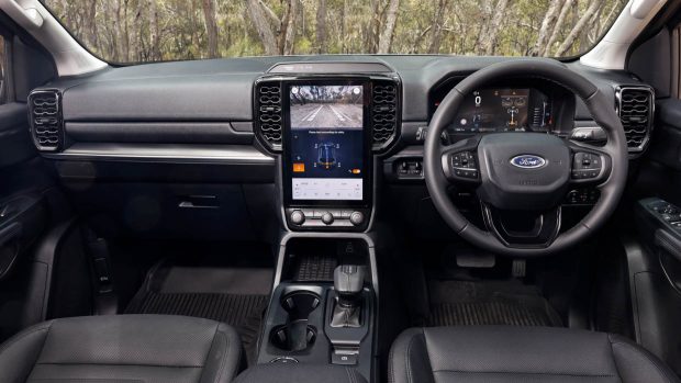 Ford Everest Tremor 2025 interior dash 2