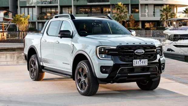Ford Ranger PHEV Stormtrak 2025 front 3/4