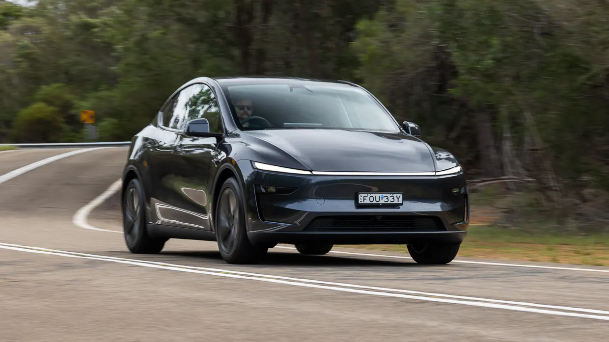 Tesla Model Y 2025 driving 19