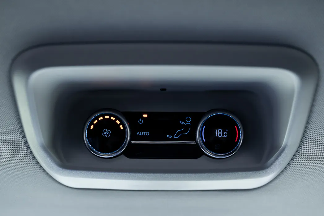 Ford Tourneo Active 2025 interior climate control