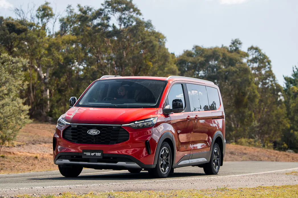 Ford Tourneo Active 2025 front driving 8