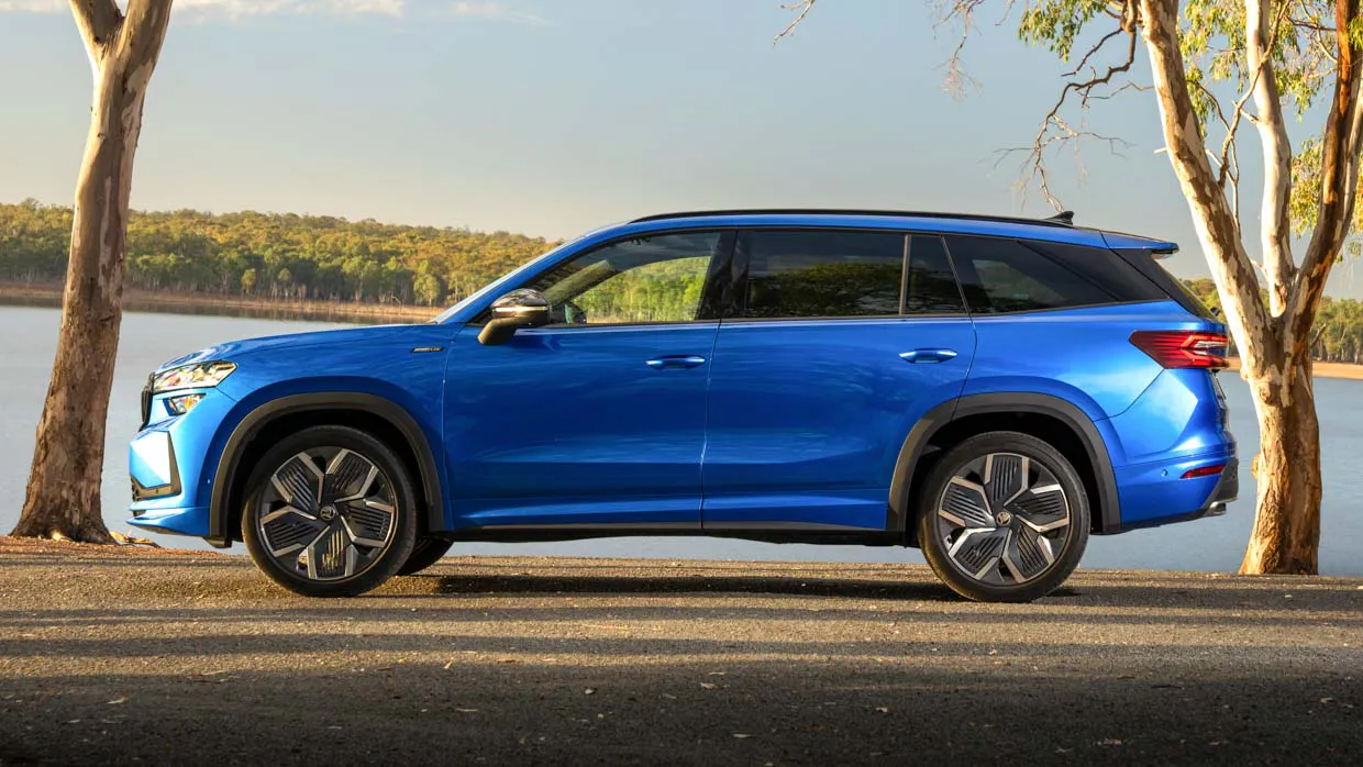 Skoda Kodiaq 2025 Sportline side
