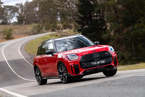 Mini Countryman JCW 2025 driving