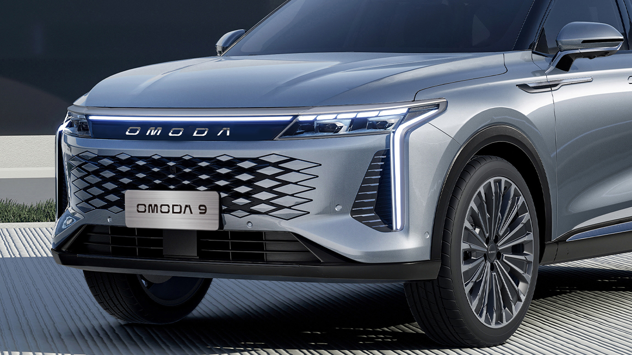 Australian plug-in ‘super hybrid’ onslaught continues with yet another rival for the Mitsubishi Outlander PHEV and BYD Sealion 6