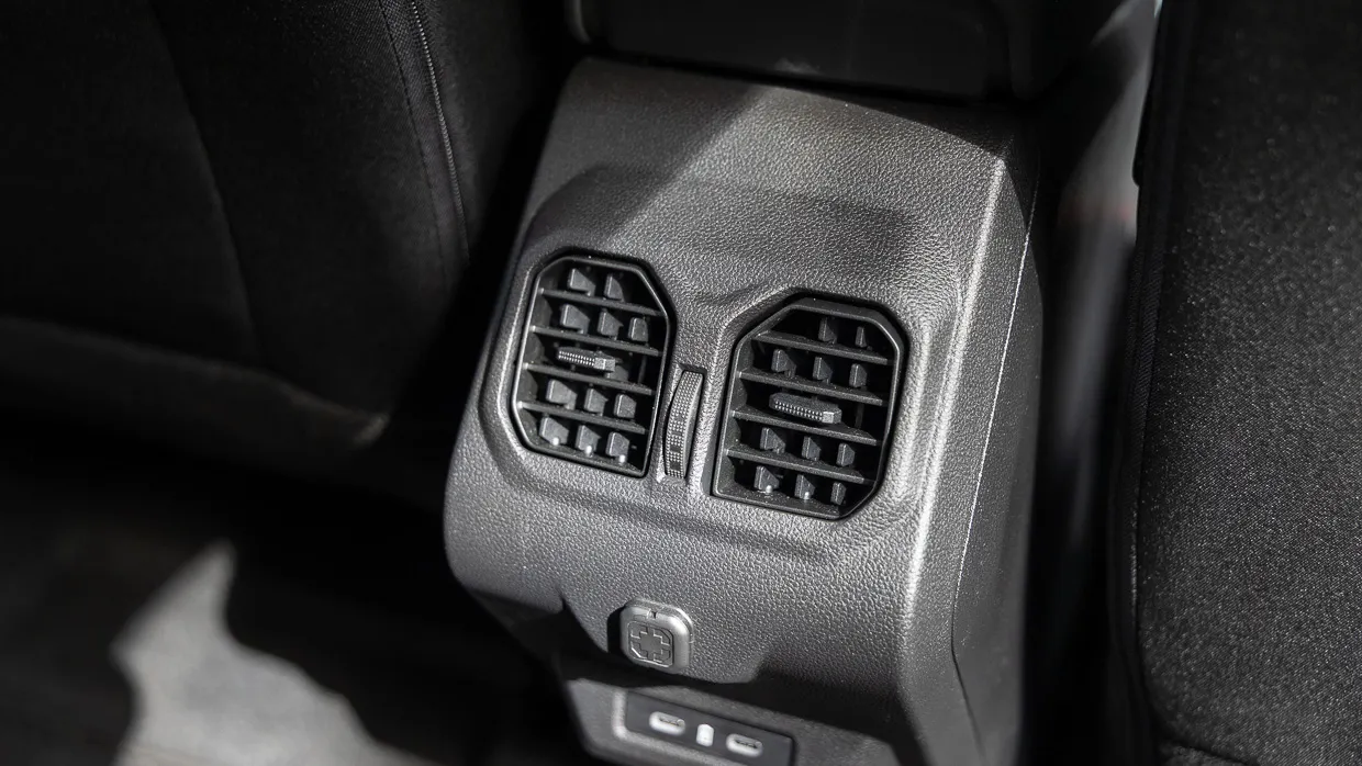 Renault Duster 4x2 Techno 2026 interior vents