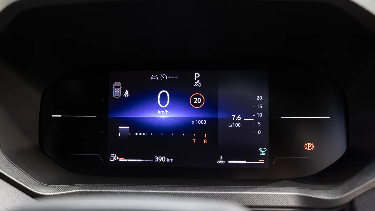 Renault Duster 4x2 Techno 2026 interior screen