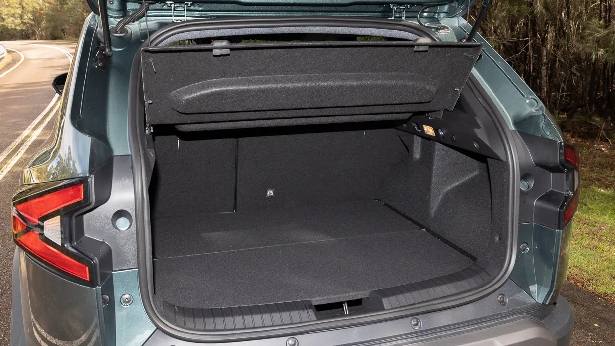 Renault Duster 4x2 Techno 2026 interior boot
