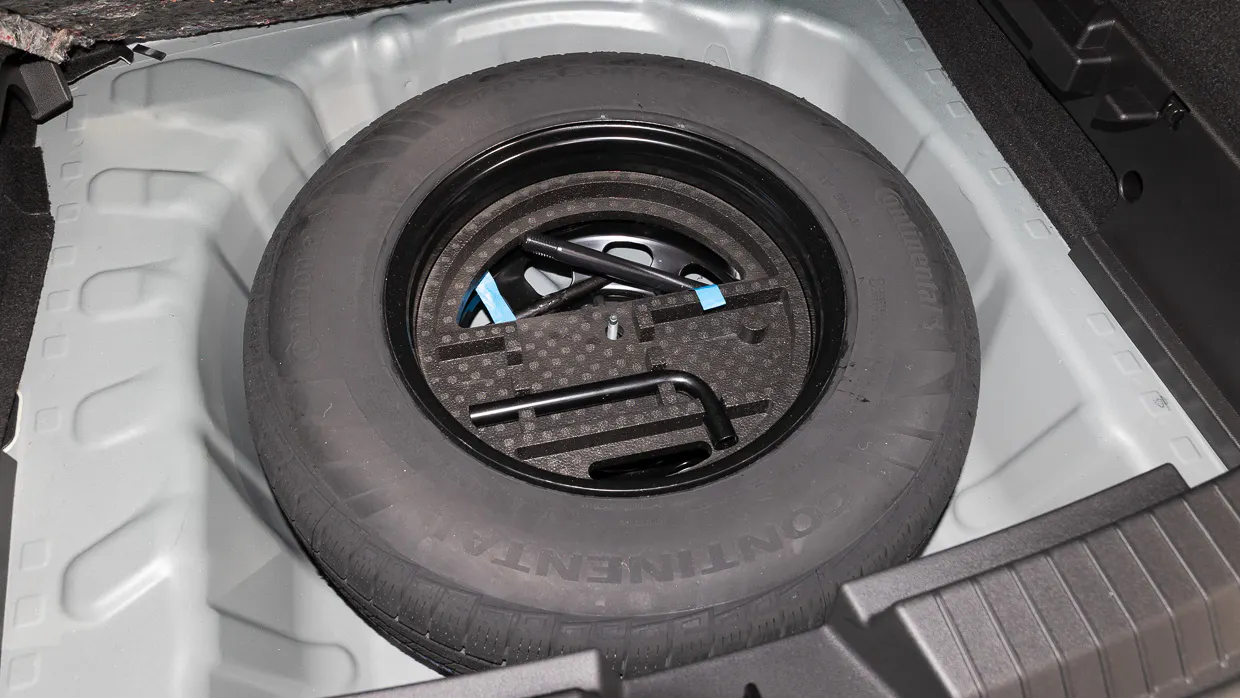 Renault Duster 4x2 Techno 2026 interior boot