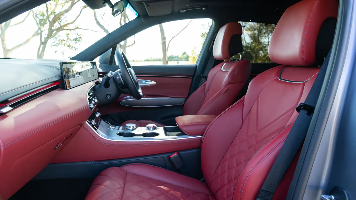 Genesis GV70 3.5 Signature Sport 2025 interior front