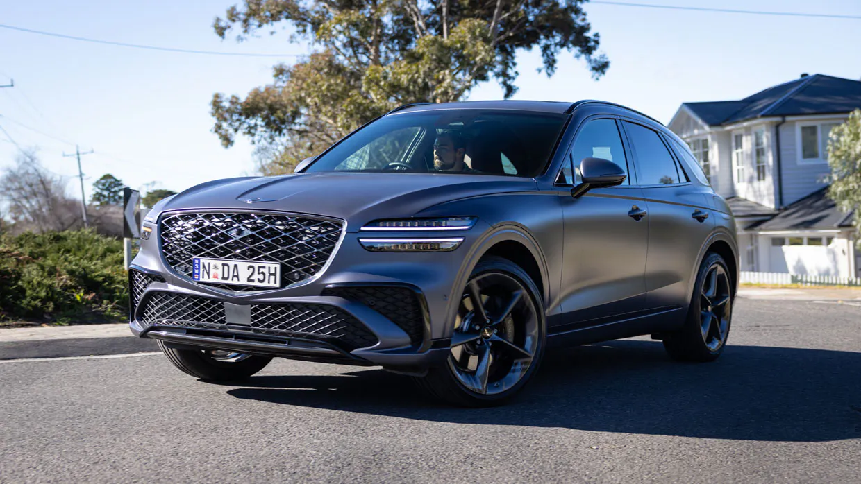 Genesis GV70 3.5 Signature Sport 2025 driving