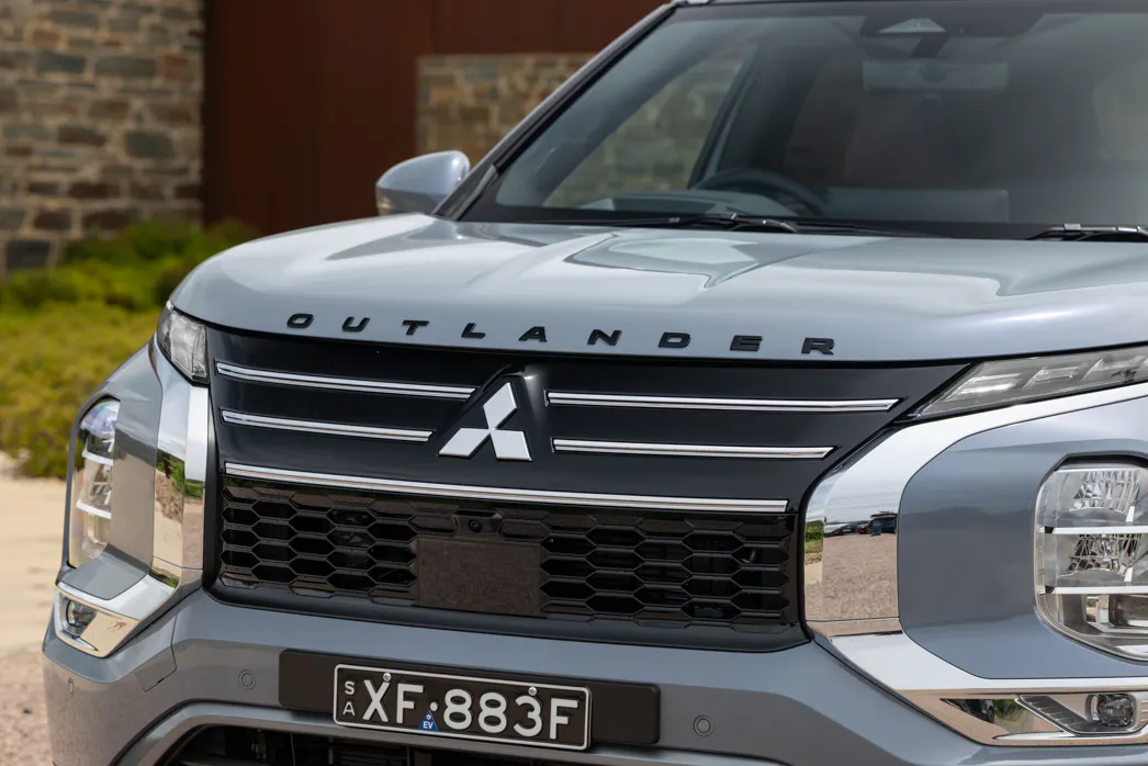 New Mitsubishi Outlander 2028: fifth-gen reportedly in development with four-motor plug-in hybrid tech