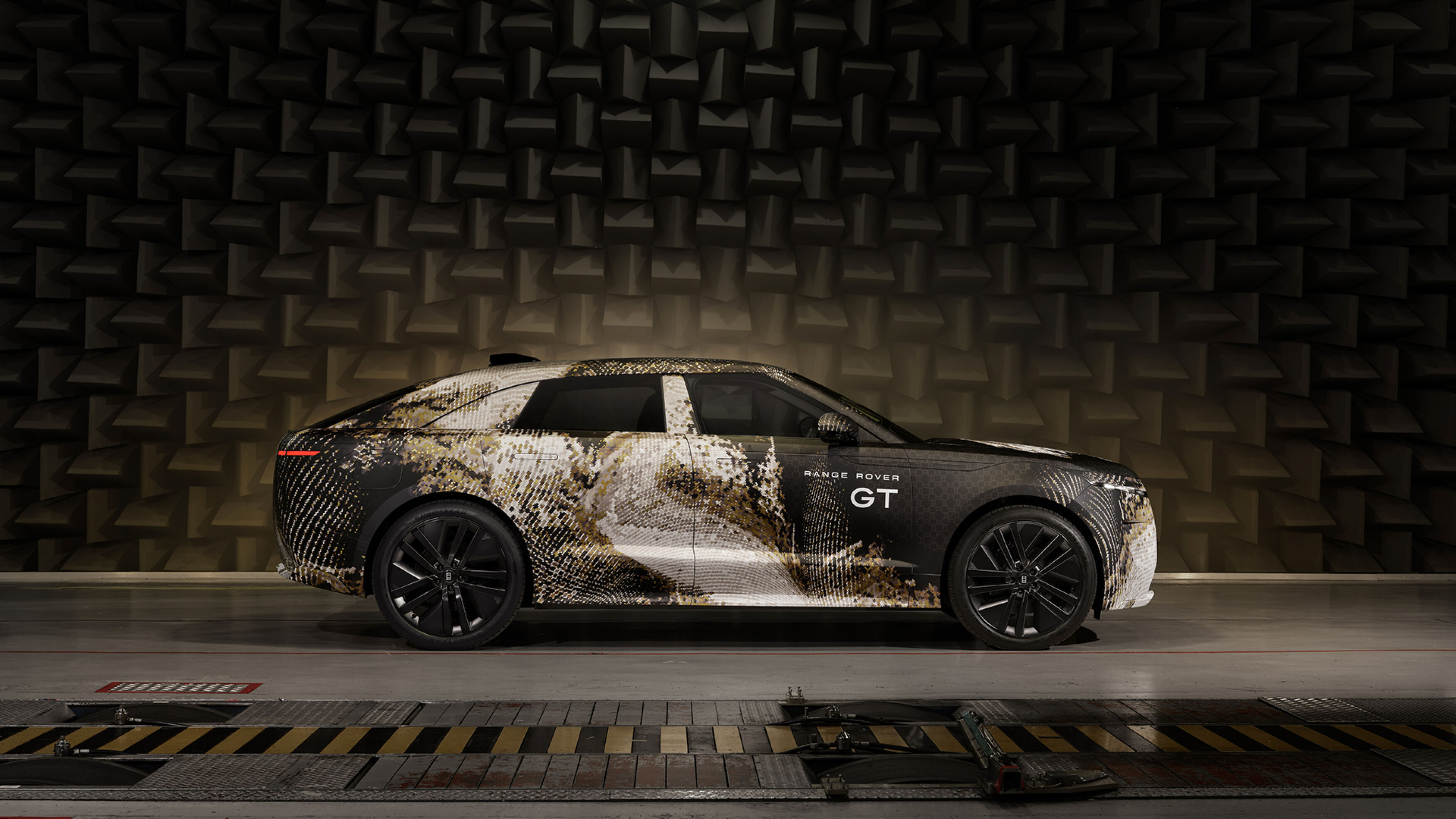 Low-riding Range Rover GT confirmed: smaller screens, sedan silhouette for fifth luxury SUV model